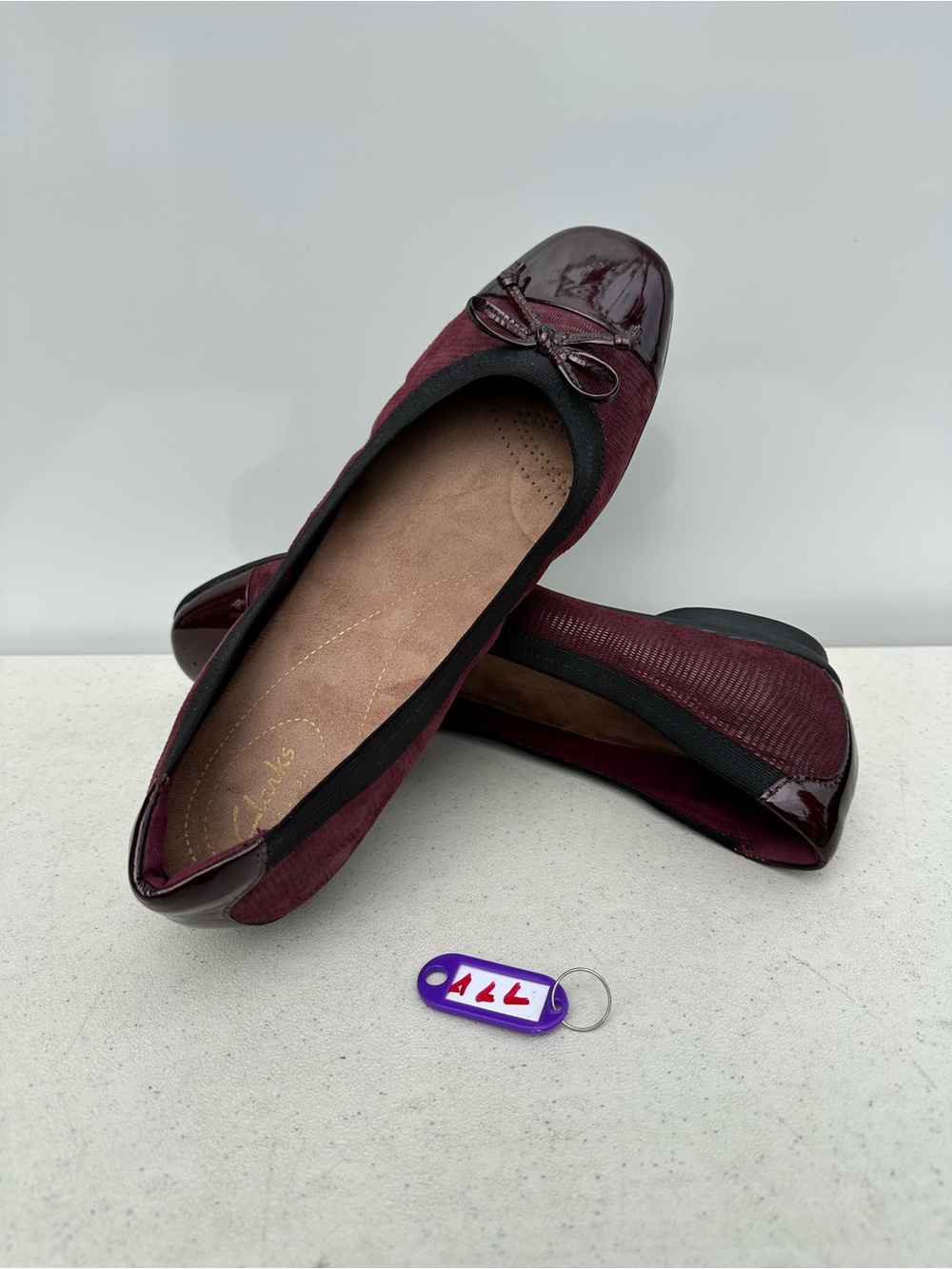 Clarks Candra Glow Burgundy Suede Ballet Flats & Patent Materials, Size 10W